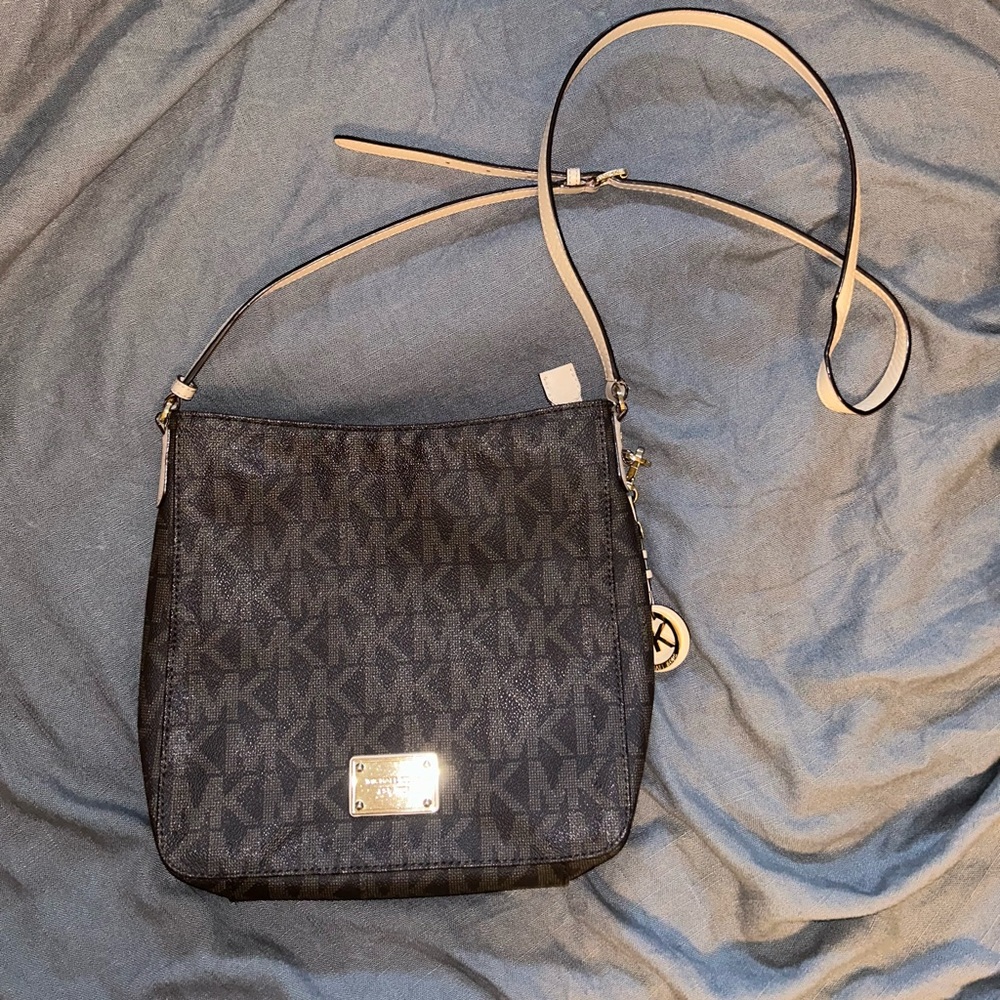 Michael Kors, cross body bag, lightly used, great condition